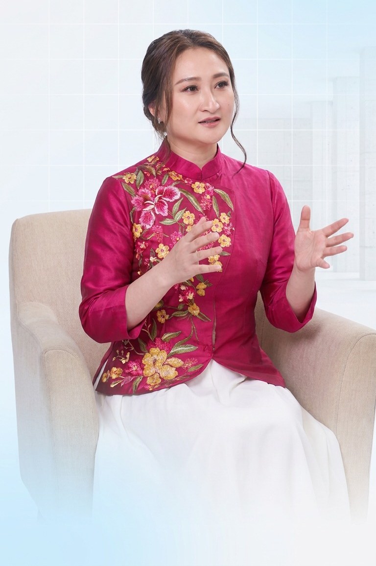 Davina menjelaskan business preview